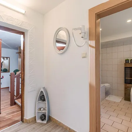 Holiday home With Mountain View In Fuegen, Cleaning Included Fuegen